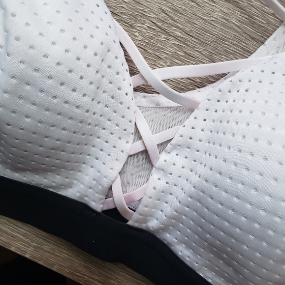 Victoria's Secret PINK Criss Cross Sports Bra - Picture 2 of 4